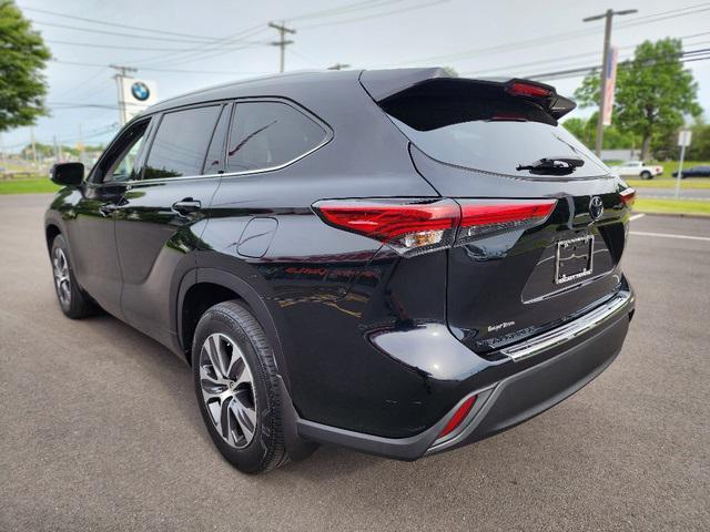used 2022 Toyota Highlander car, priced at $37,779