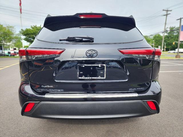 used 2022 Toyota Highlander car, priced at $37,779