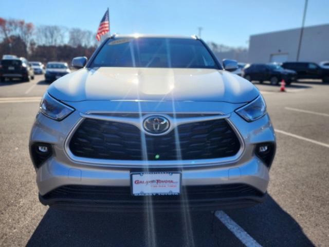 used 2022 Toyota Highlander car, priced at $34,999