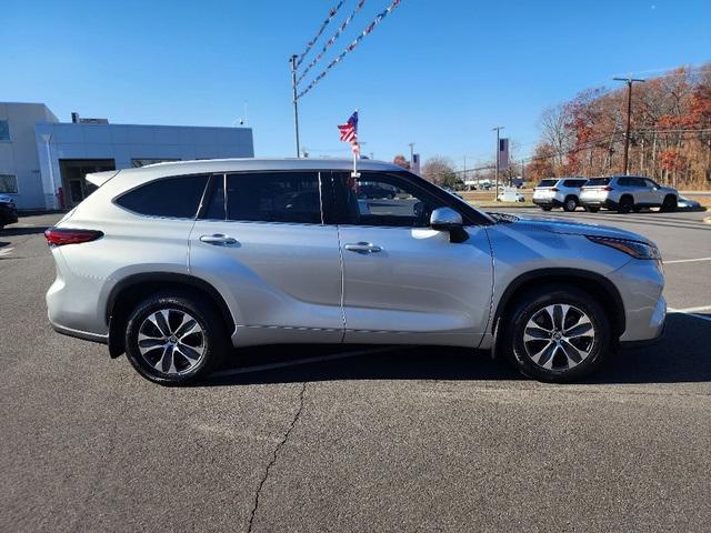 used 2022 Toyota Highlander car, priced at $34,999