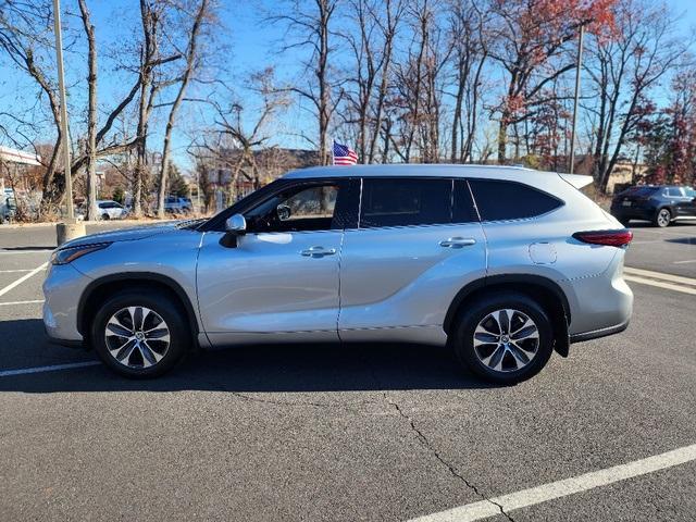 used 2022 Toyota Highlander car, priced at $34,999