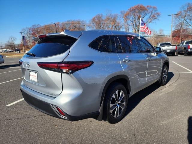 used 2022 Toyota Highlander car, priced at $34,999