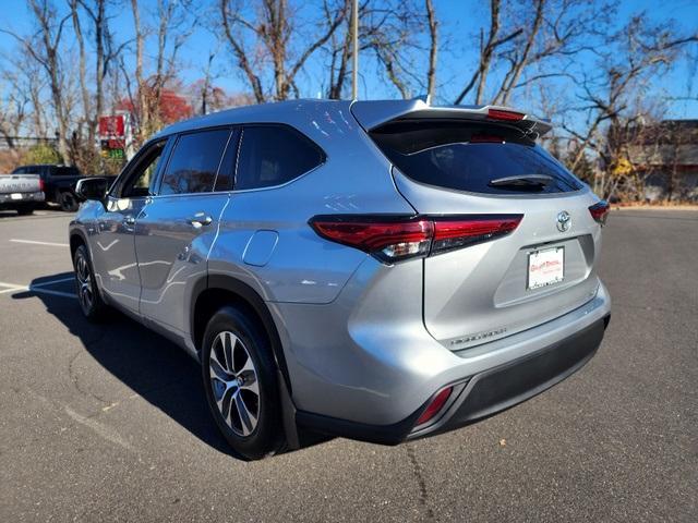 used 2022 Toyota Highlander car, priced at $34,999