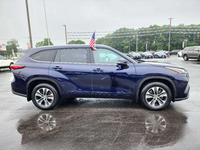 used 2022 Toyota Highlander car, priced at $36,499