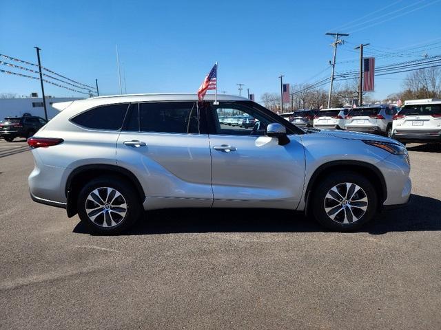 used 2022 Toyota Highlander car, priced at $35,716