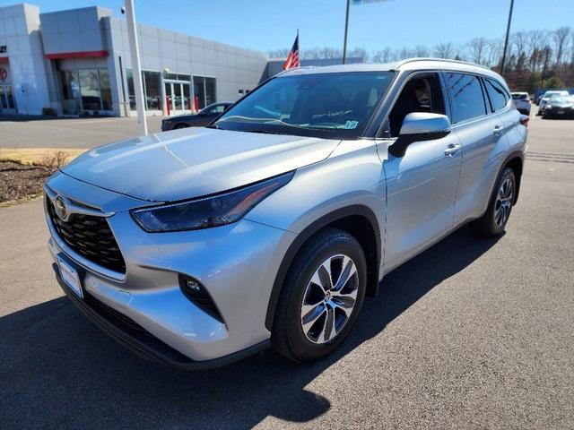 used 2022 Toyota Highlander car, priced at $35,716