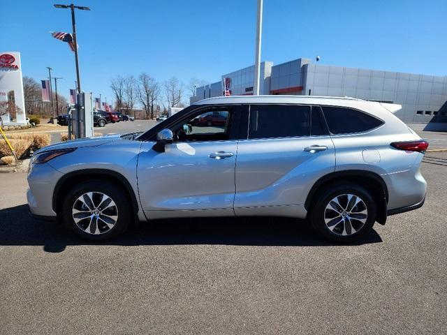 used 2022 Toyota Highlander car, priced at $35,716