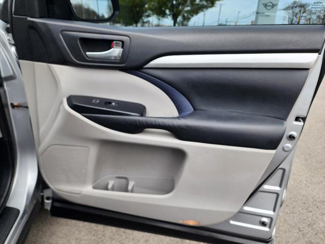 used 2015 Toyota Highlander car, priced at $19,499