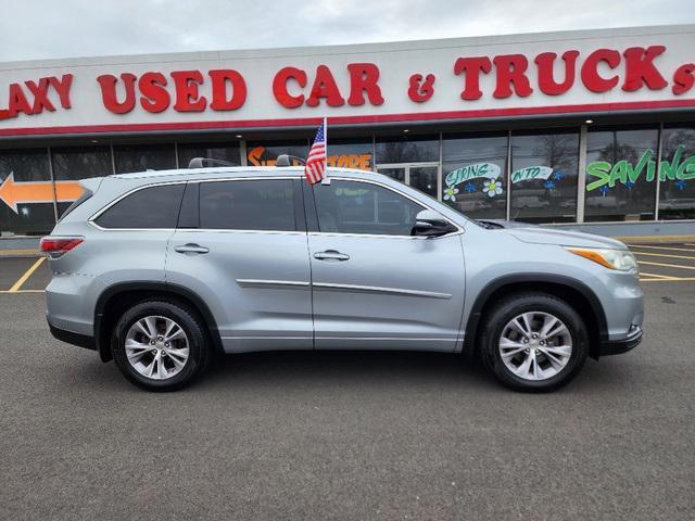 used 2015 Toyota Highlander car, priced at $19,499
