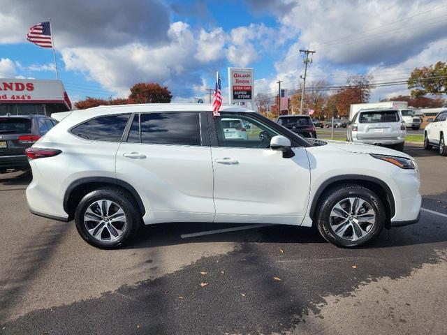 used 2024 Toyota Highlander car, priced at $42,999