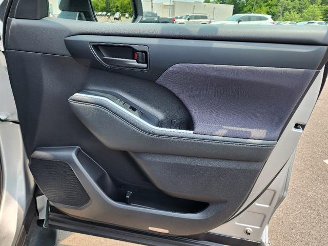 used 2023 Toyota Highlander car, priced at $34,555