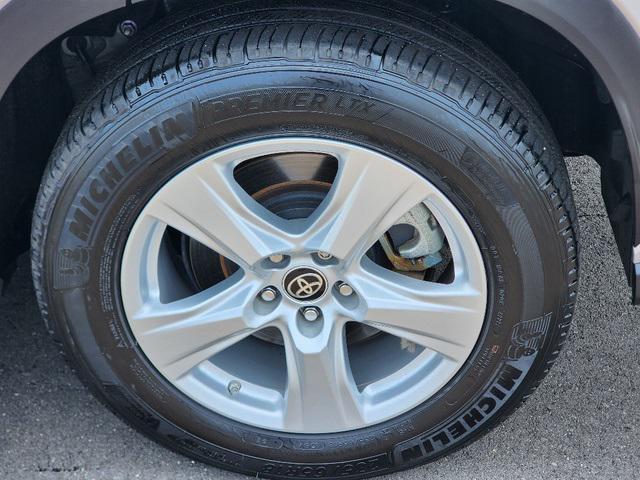 used 2023 Toyota Highlander car, priced at $34,555