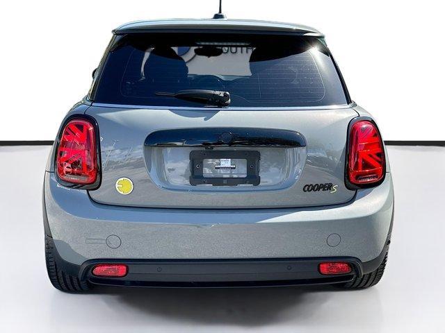 used 2023 MINI SE Hardtop car, priced at $20,500