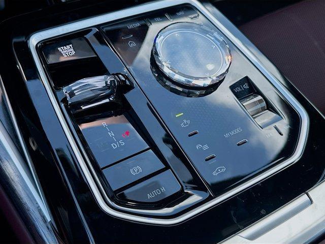 new 2025 BMW 760 car, priced at $126,109