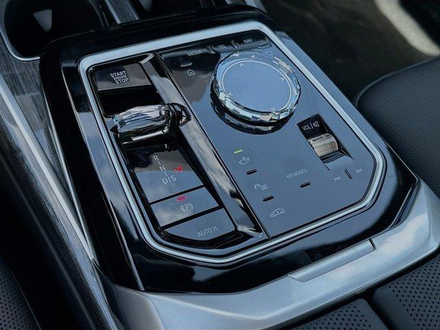 new 2025 BMW 760 car, priced at $124,757