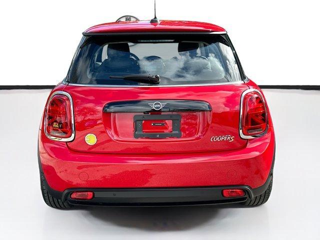 used 2024 MINI SE Hardtop car, priced at $23,500