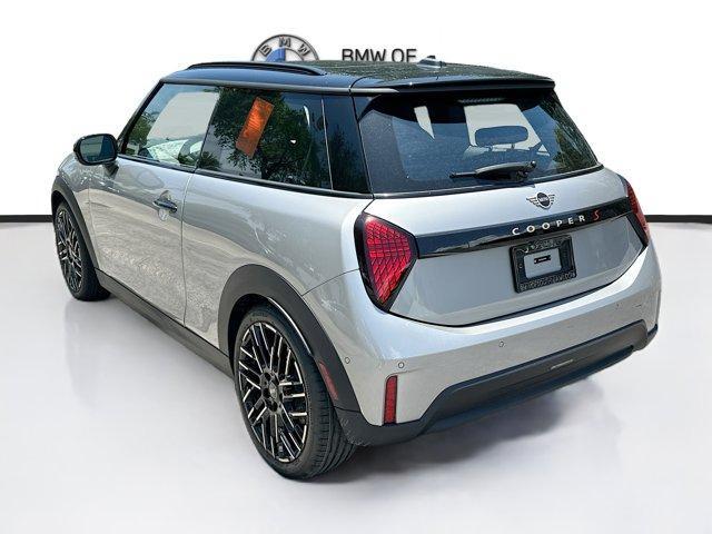 new 2025 MINI Hardtop car, priced at $34,651