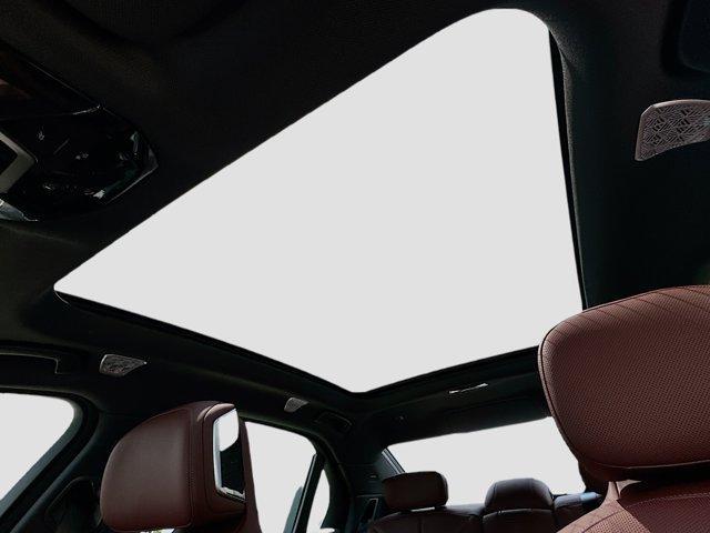 new 2025 BMW 760 car, priced at $126,844