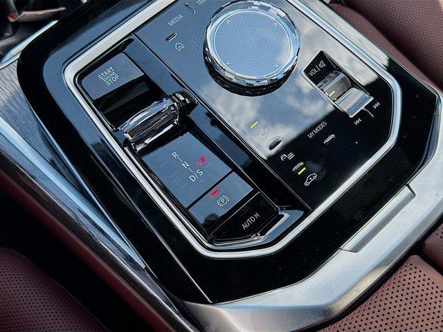 new 2025 BMW 760 car, priced at $126,844