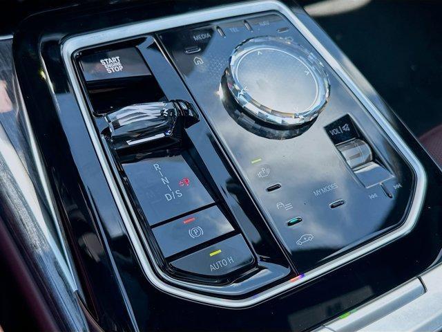 new 2025 BMW 760 car, priced at $125,957