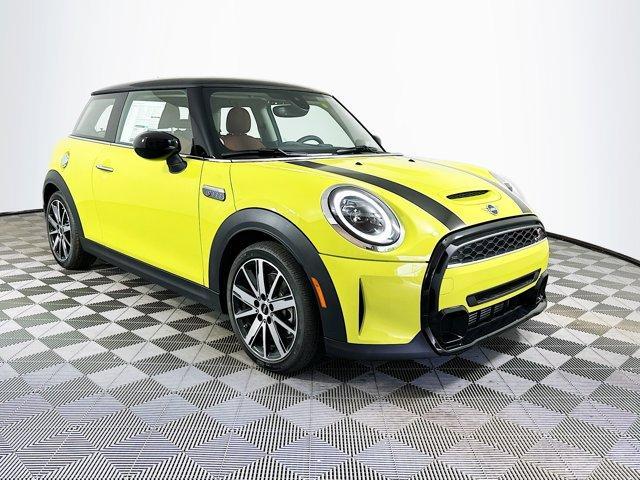 new 2024 MINI Hardtop car, priced at $37,700