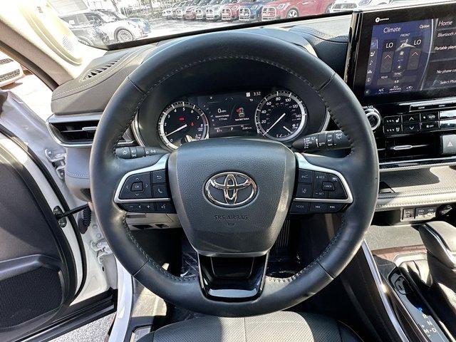 used 2022 Toyota Highlander car, priced at $38,000