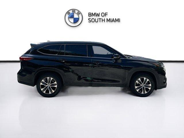 used 2021 Toyota Highlander car, priced at $27,750