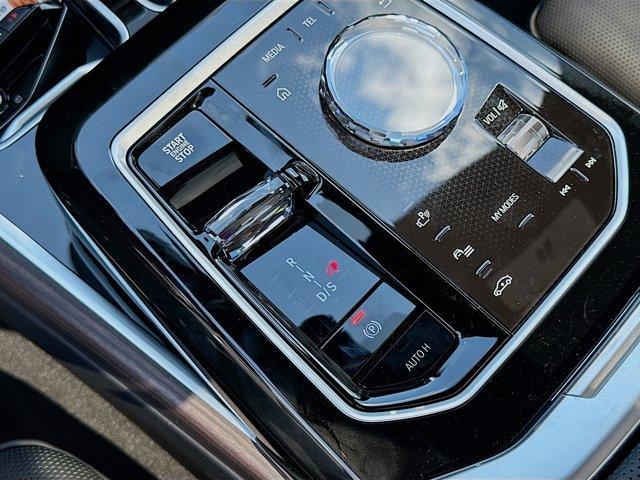 new 2025 BMW 760 car, priced at $122,140