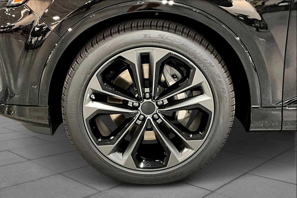 new 2026 Audi Q7 car, priced at $78,295