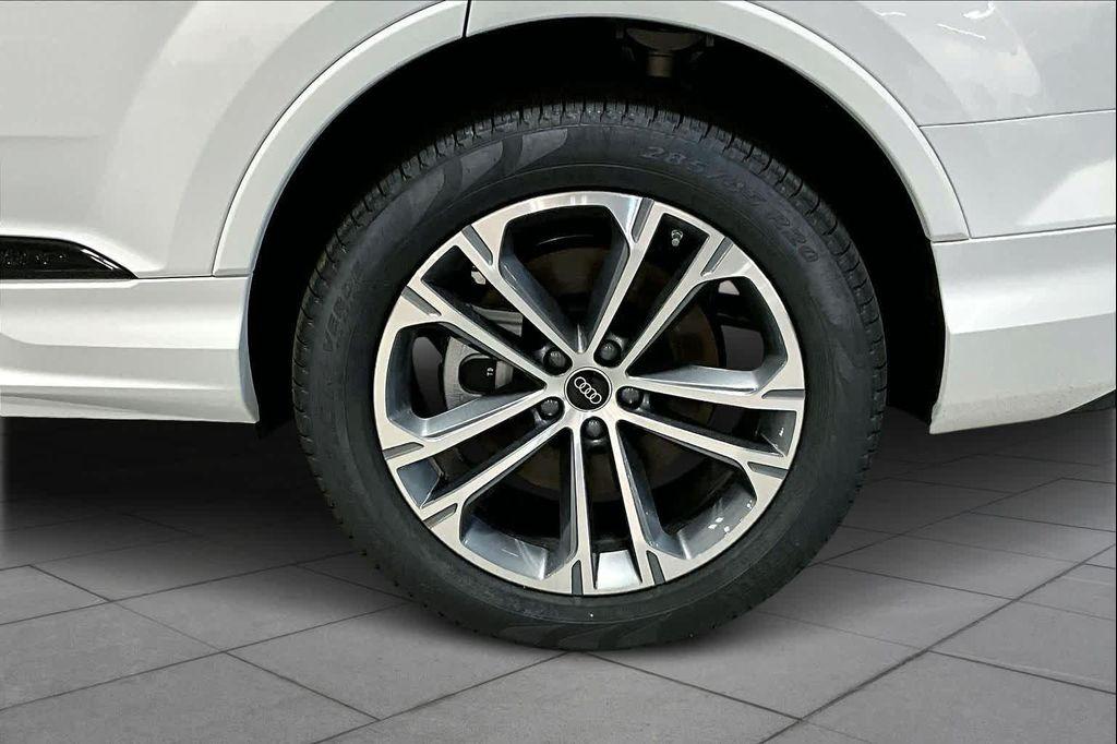 new 2026 Audi Q7 car, priced at $68,140