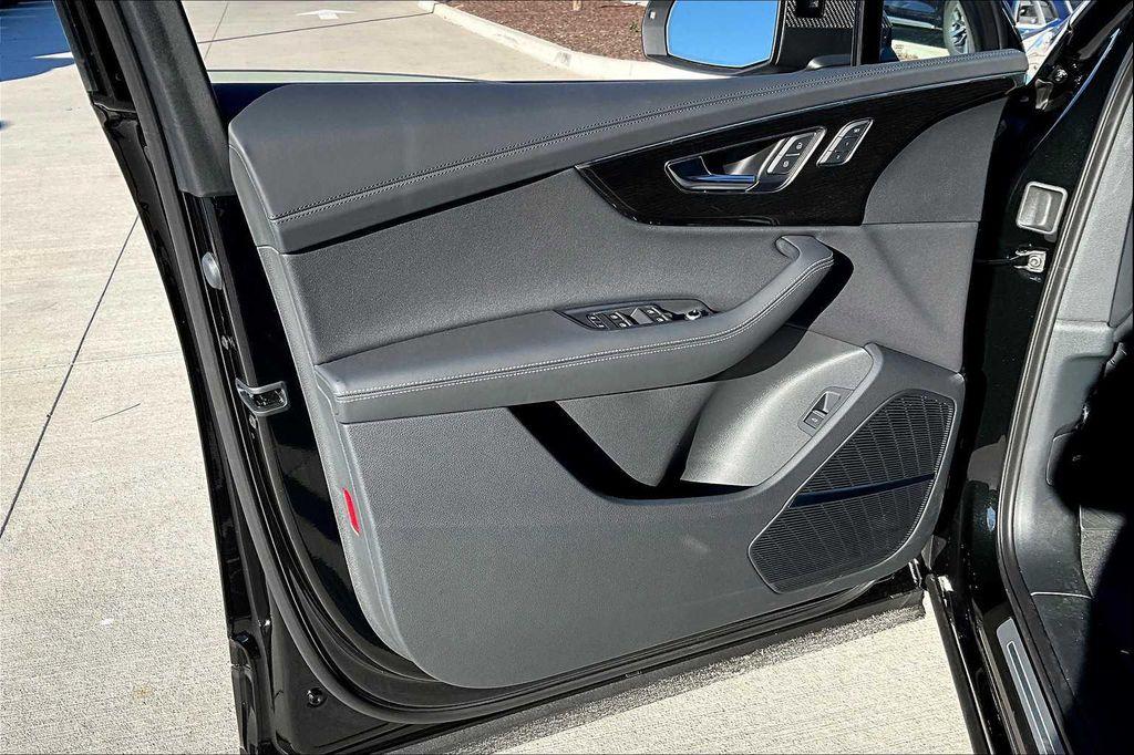 new 2025 Audi Q7 car, priced at $88,155