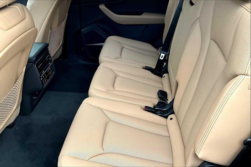 new 2025 Audi Q7 car, priced at $74,165