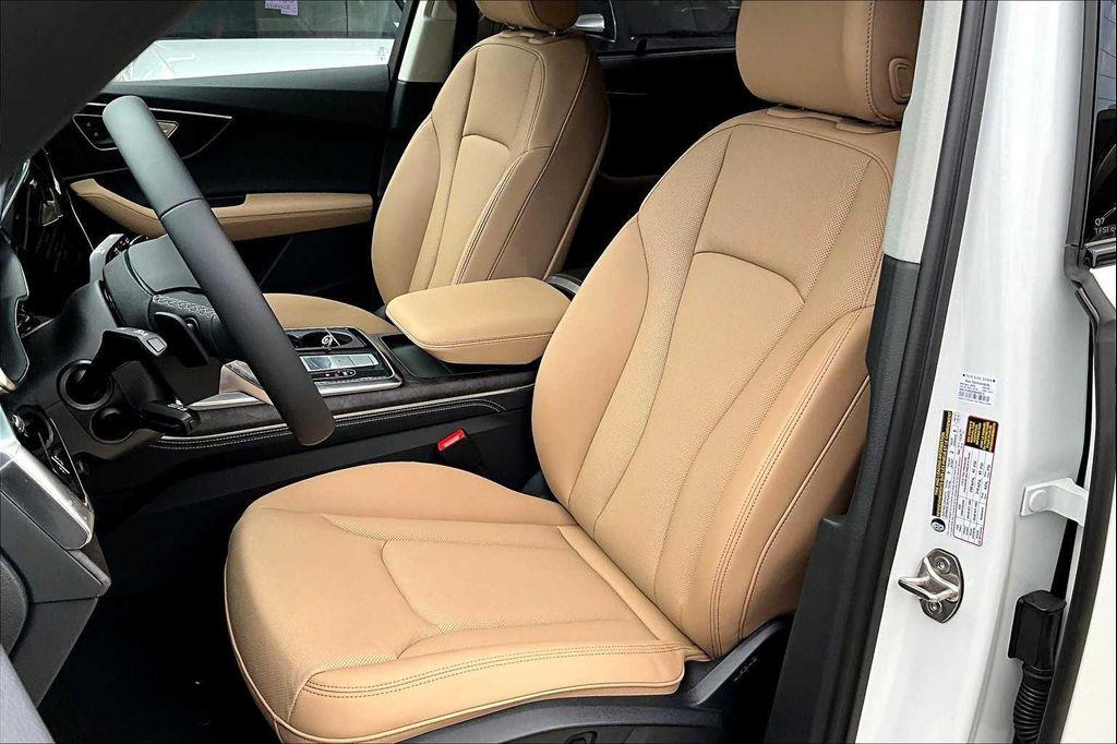 new 2025 Audi Q7 car, priced at $74,165