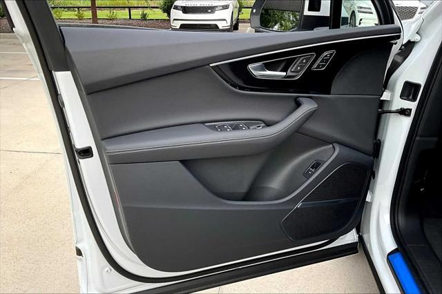 new 2025 Audi Q7 car, priced at $77,450