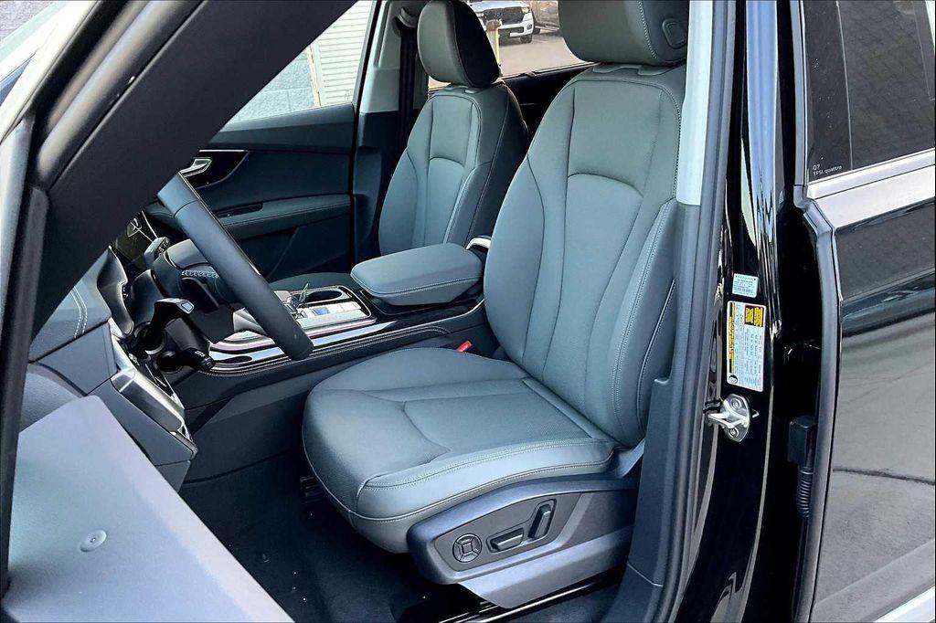 new 2025 Audi Q7 car, priced at $67,830