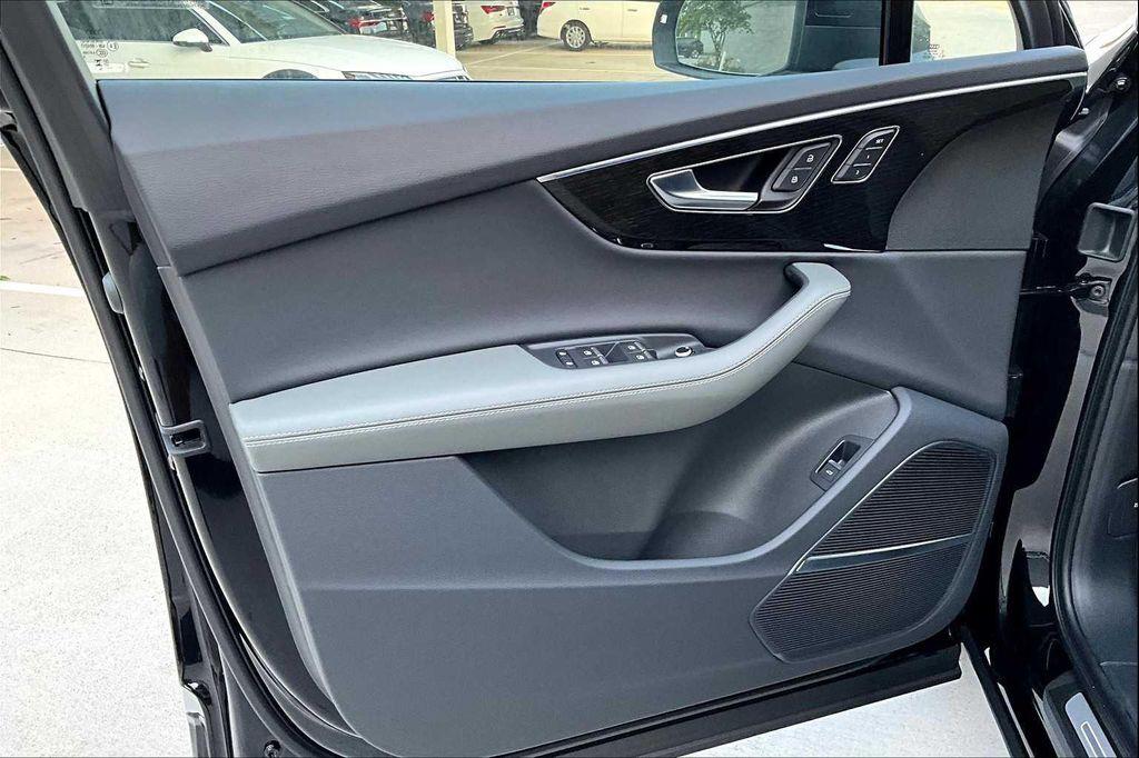 new 2025 Audi Q7 car, priced at $67,830