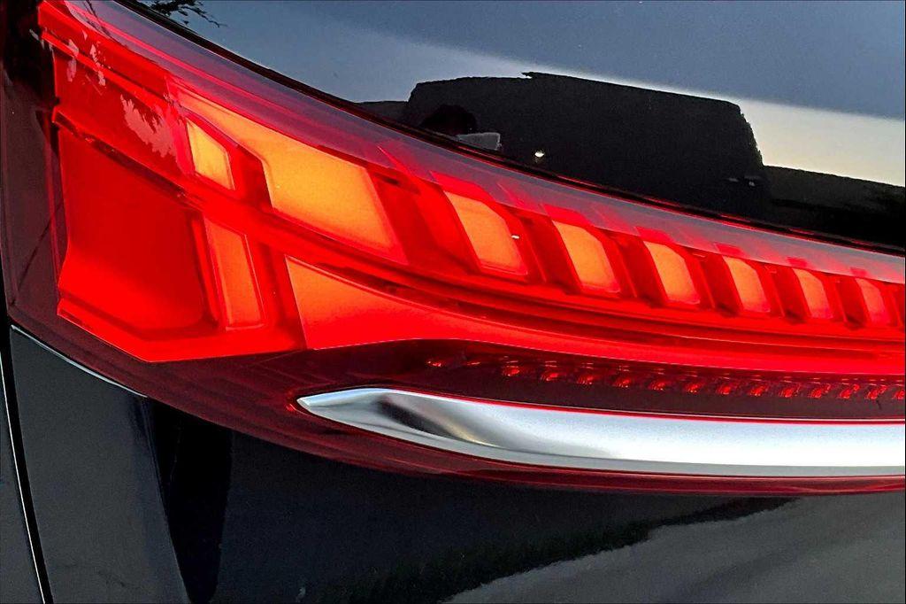 new 2025 Audi Q7 car, priced at $67,830