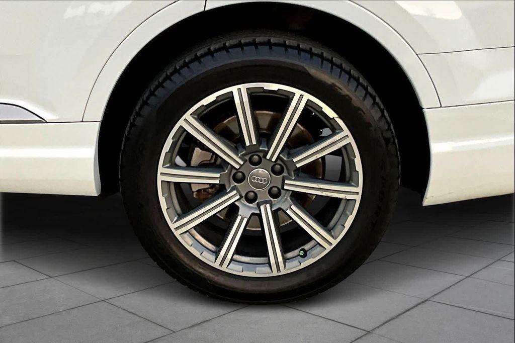 used 2018 Audi Q7 car, priced at $19,000