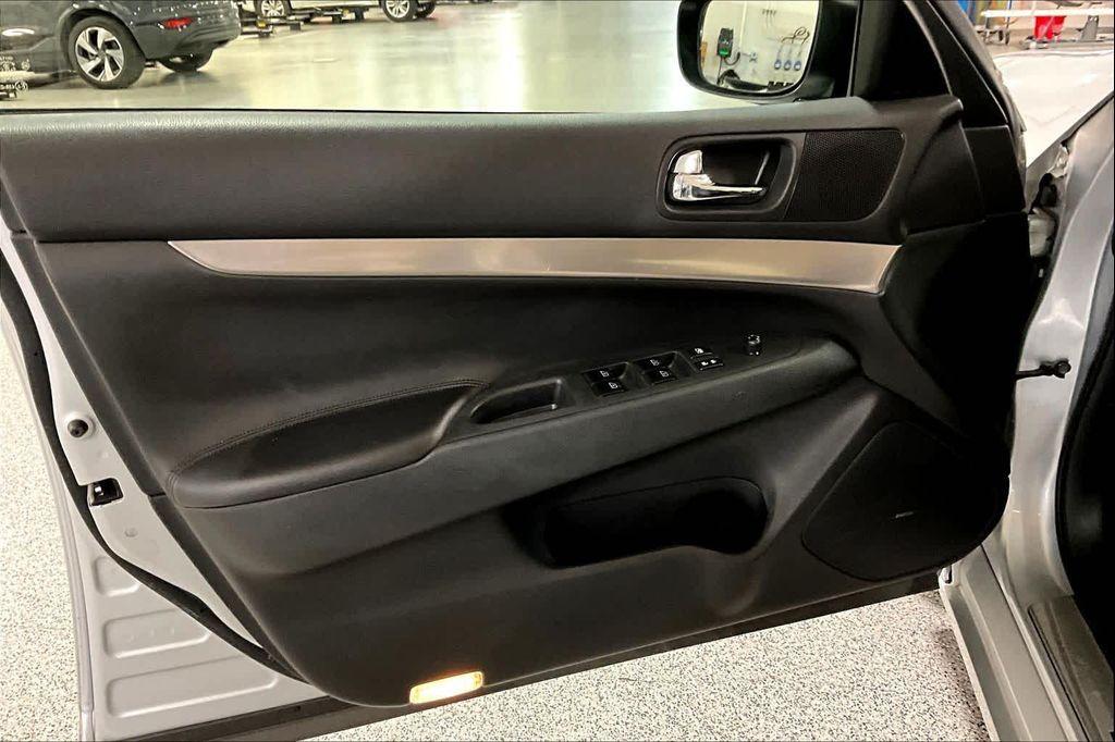 used 2015 INFINITI Q40 car, priced at $13,500