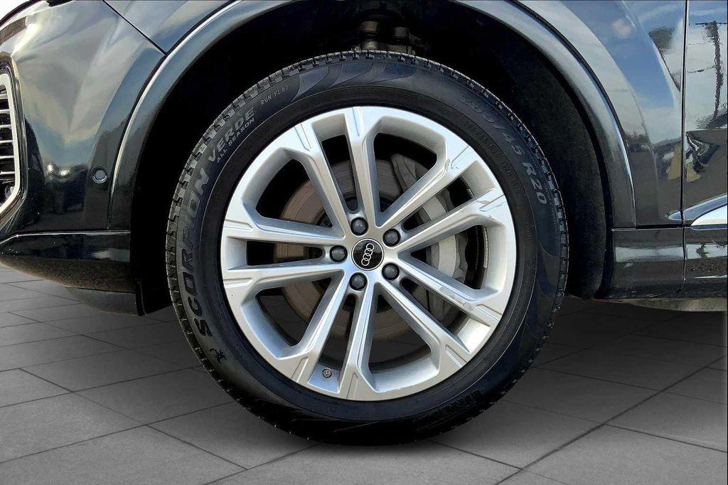 used 2025 Audi Q7 car, priced at $48,500