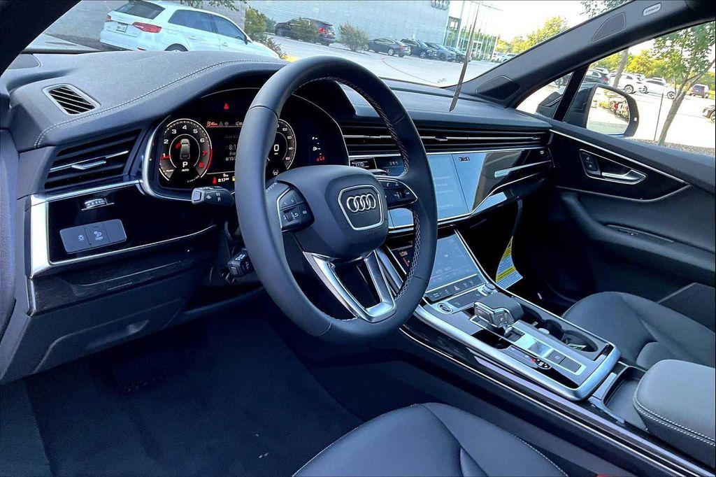 new 2025 Audi Q7 car, priced at $62,648