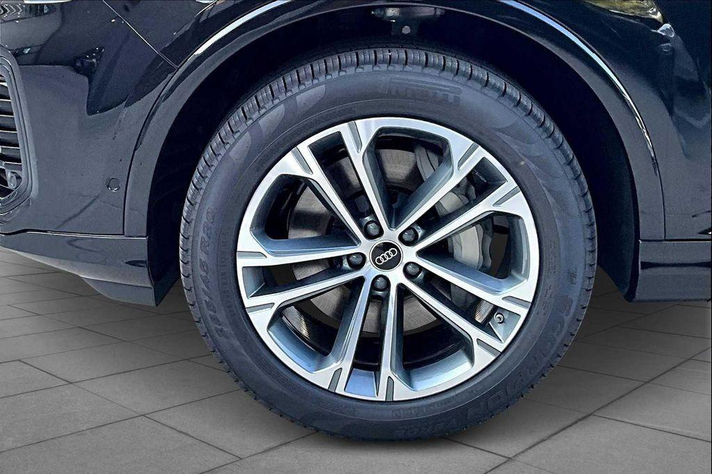 new 2025 Audi Q7 car, priced at $62,648