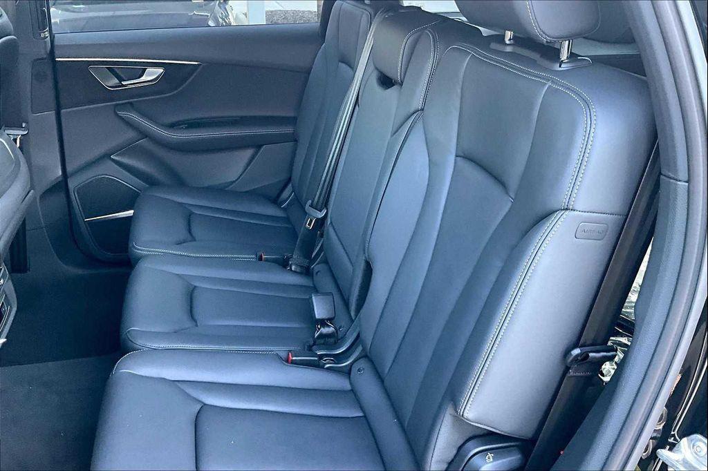 new 2025 Audi Q7 car