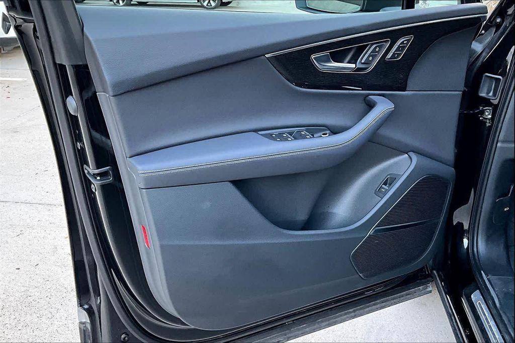 used 2025 Audi Q7 car, priced at $55,000