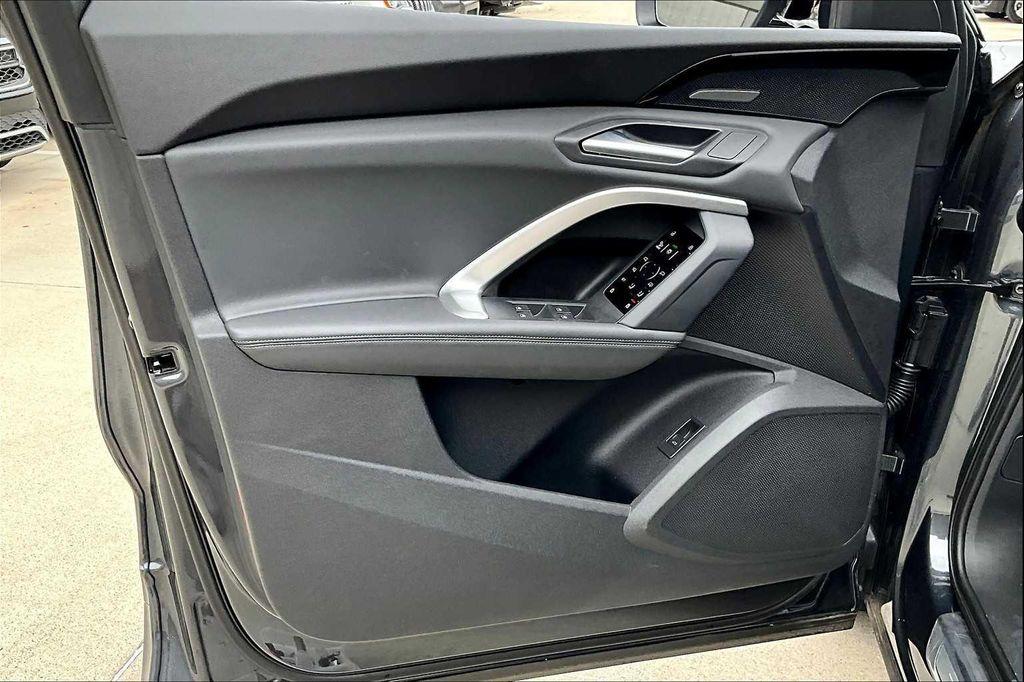 new 2025 Audi Q5 car, priced at $61,300