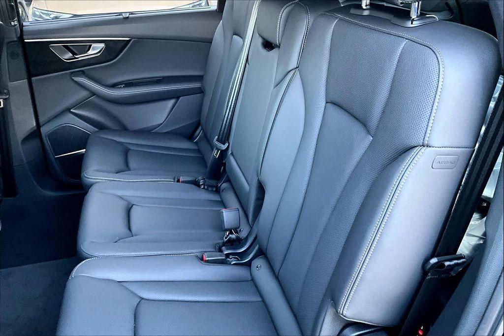 new 2026 Audi Q7 car, priced at $76,445