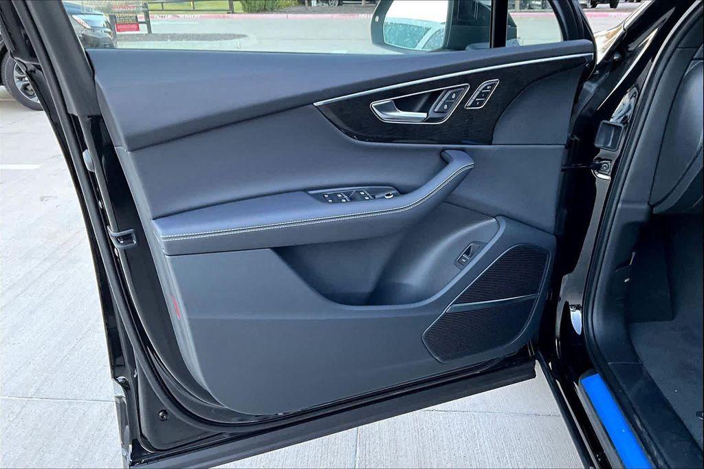 new 2026 Audi Q7 car, priced at $76,445