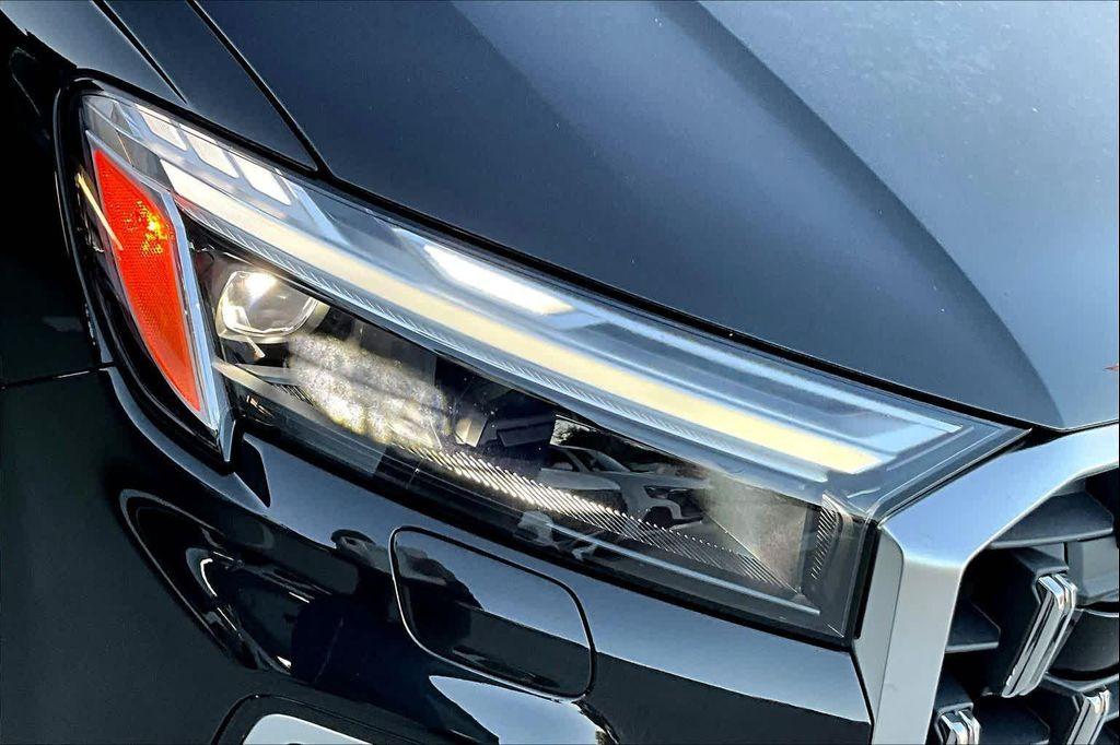 new 2026 Audi Q7 car, priced at $76,445