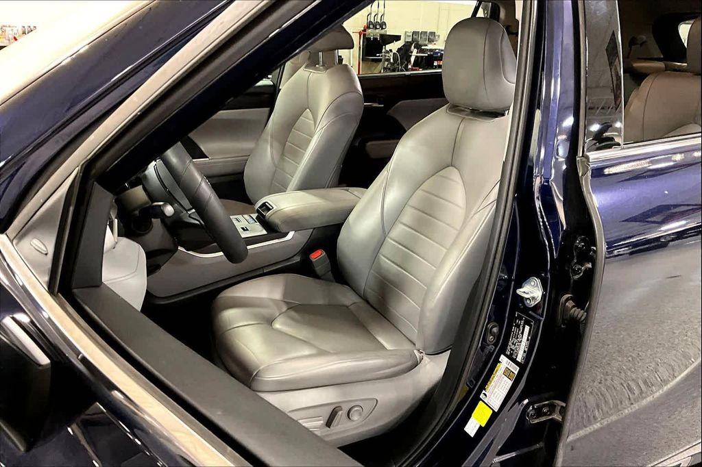 used 2021 Toyota Highlander Hybrid car, priced at $27,700