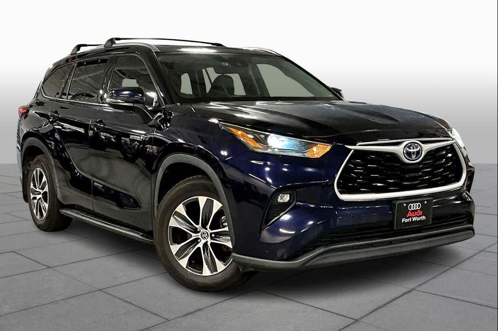 used 2021 Toyota Highlander Hybrid car, priced at $27,700